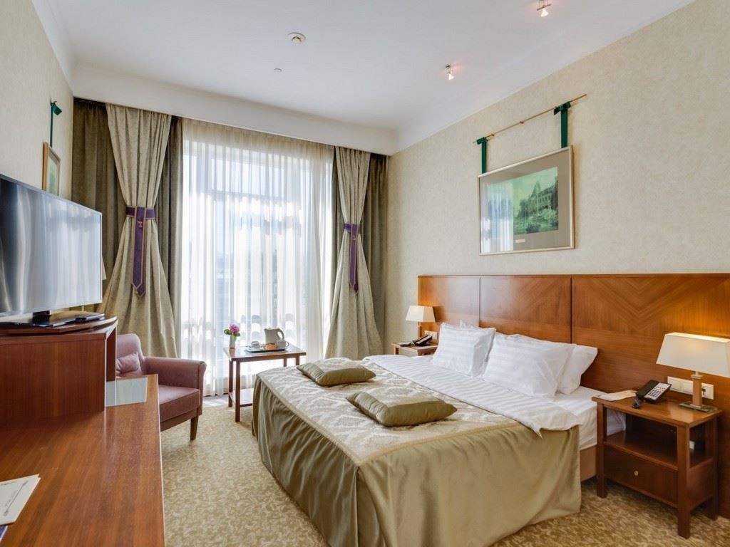 rooms-studio-quadruple-room