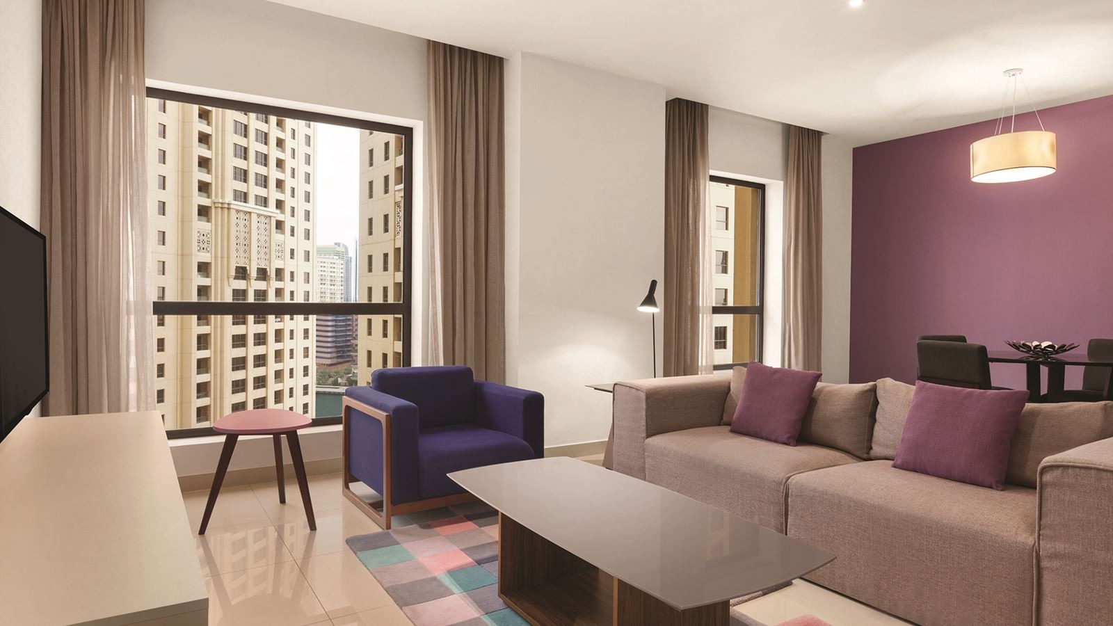 rooms-1bedroom-king-suite-city-view