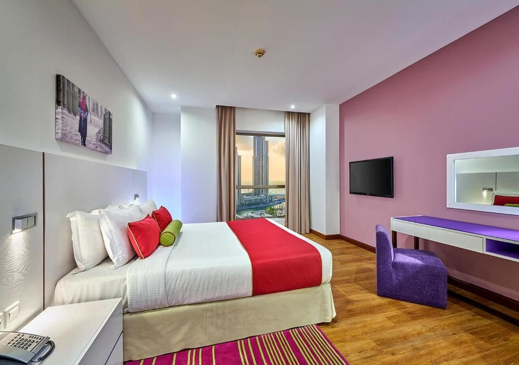 rooms-1bedroom-king-suite-city-view