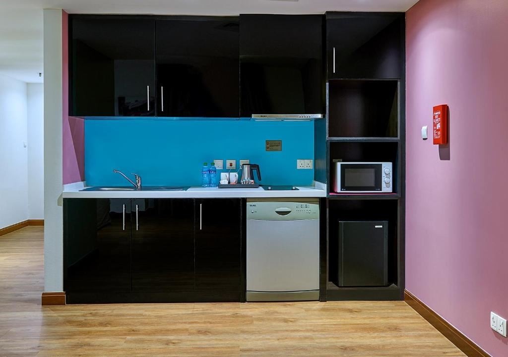 rooms-1bedroom-king-suite-city-view