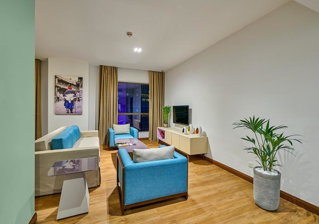 rooms-1bedroom-king-suite-city-view