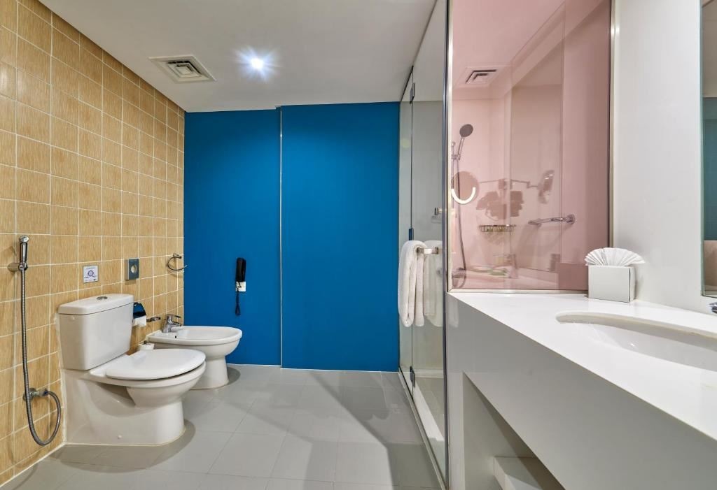 rooms-1bedroom-king-suite-city-view