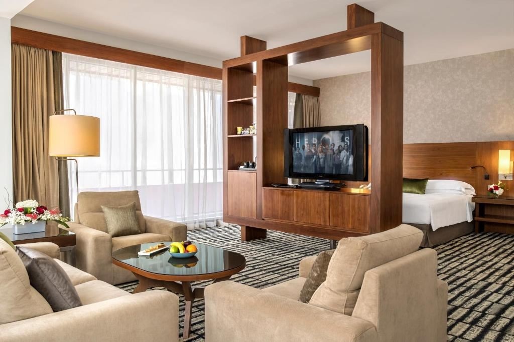 rooms-spacious-studio-with-balcony
