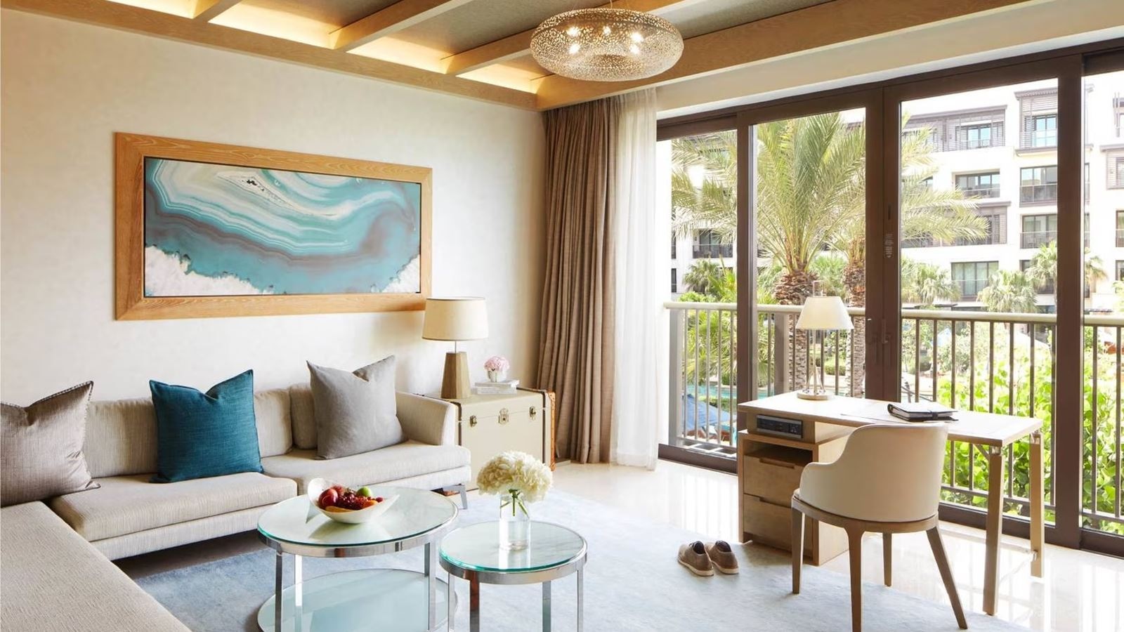 rooms-resort-suite