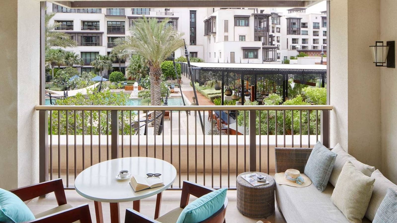 rooms-resort-suite