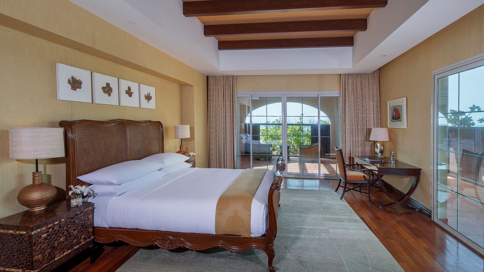 rooms-deluxe-sea-view-room