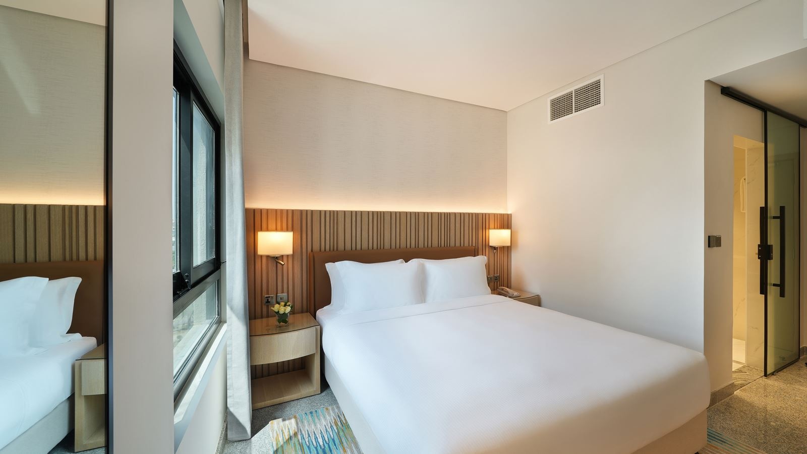 rooms-pool-view-room--king--twin-bed