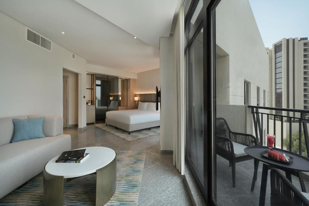 rooms-spacious-king-bedroom-with-balcony--pool-view