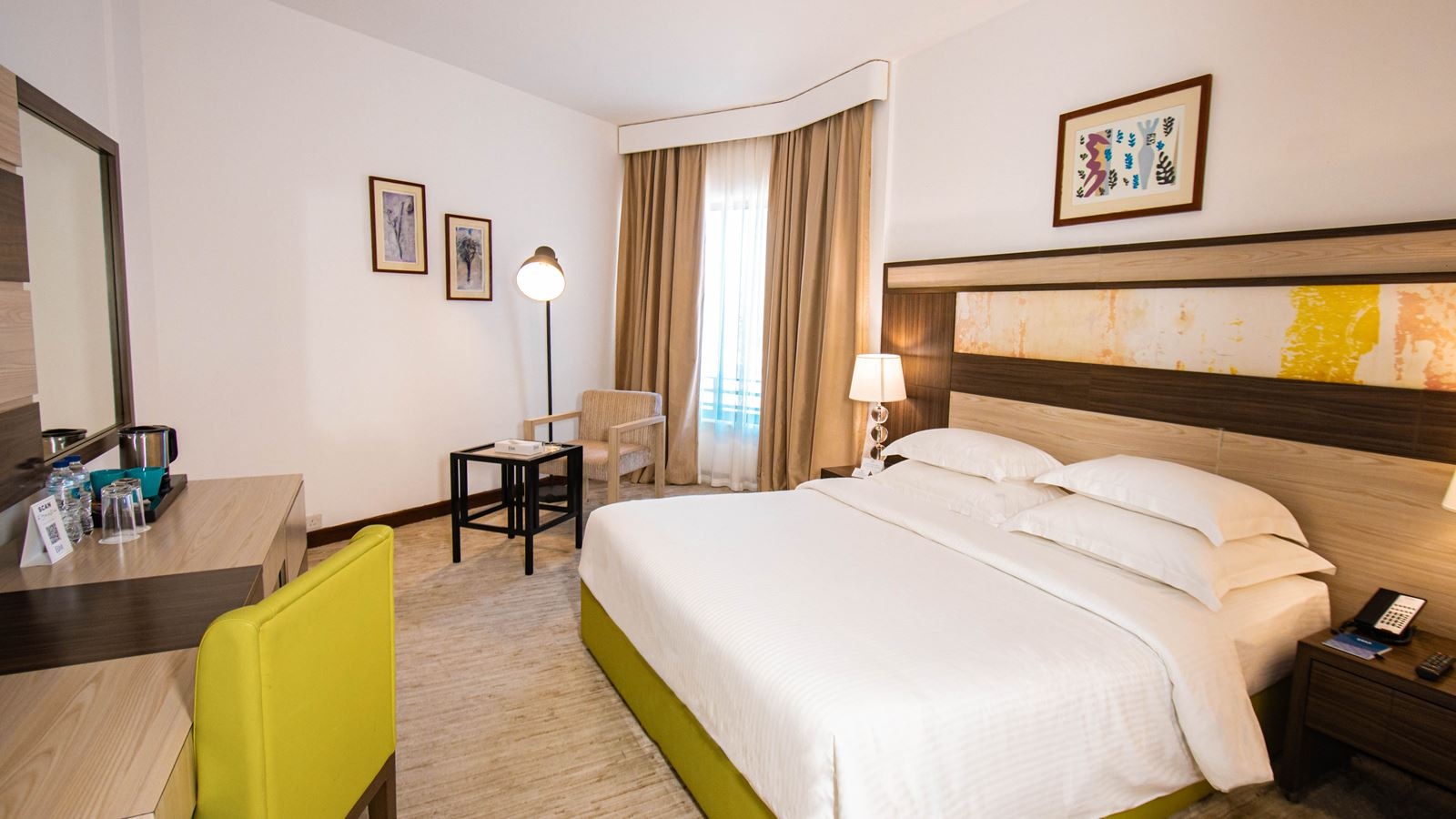 rooms-deluxe-room