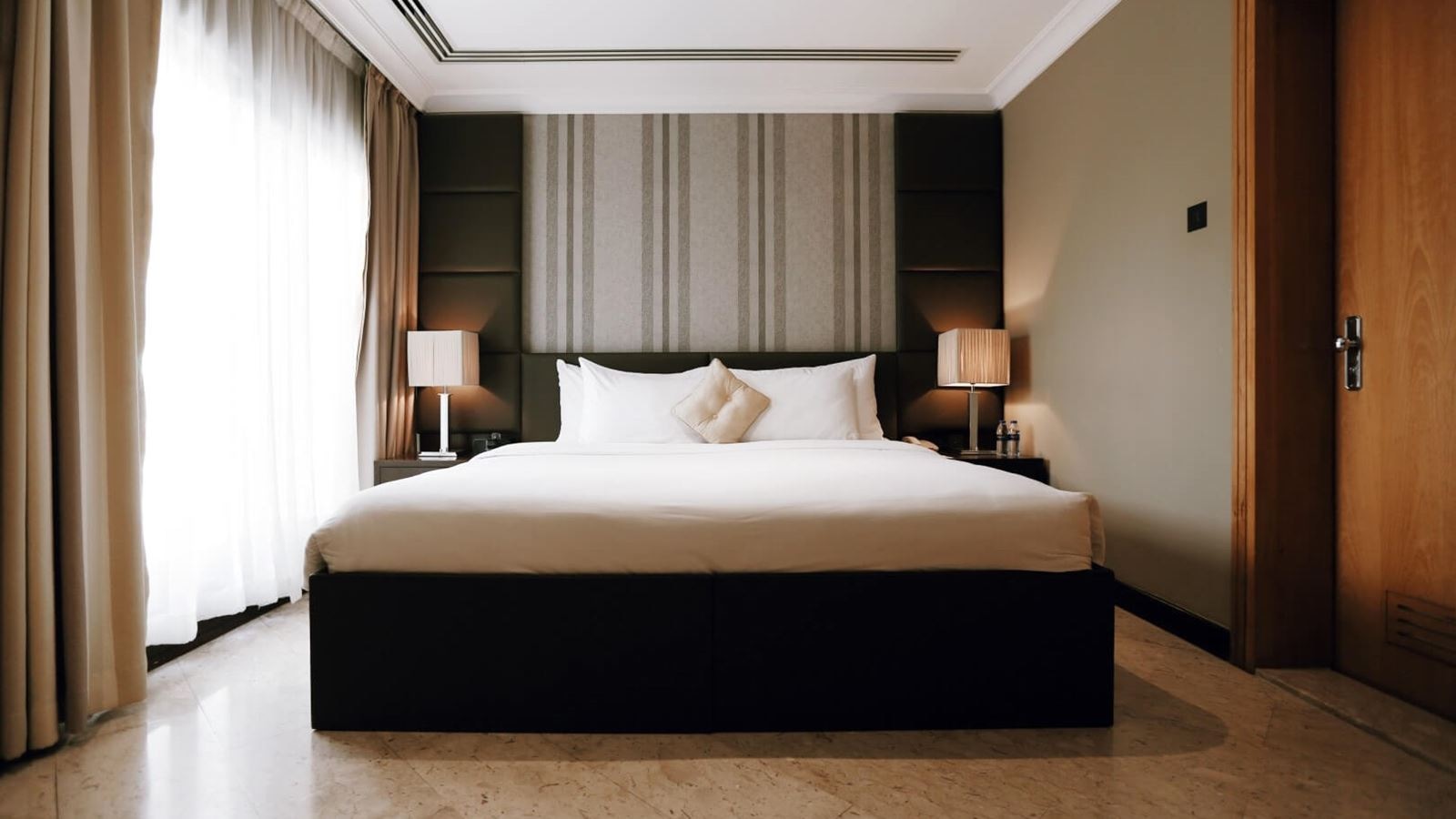 rooms-deluxe-room