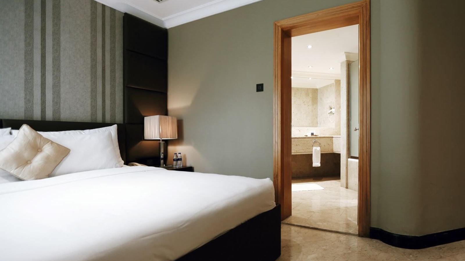 rooms-deluxe-room