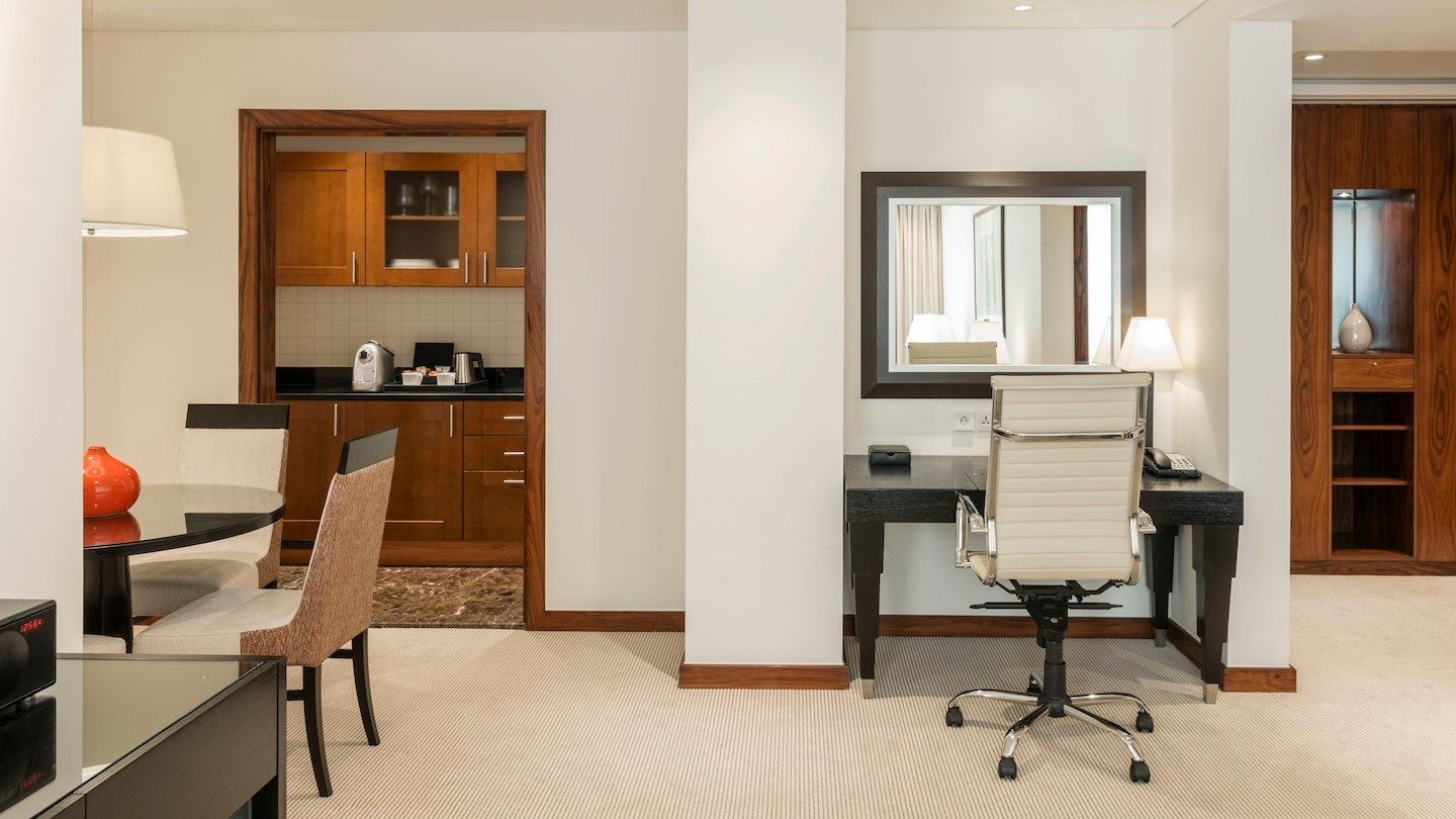 rooms-deluxe-suite