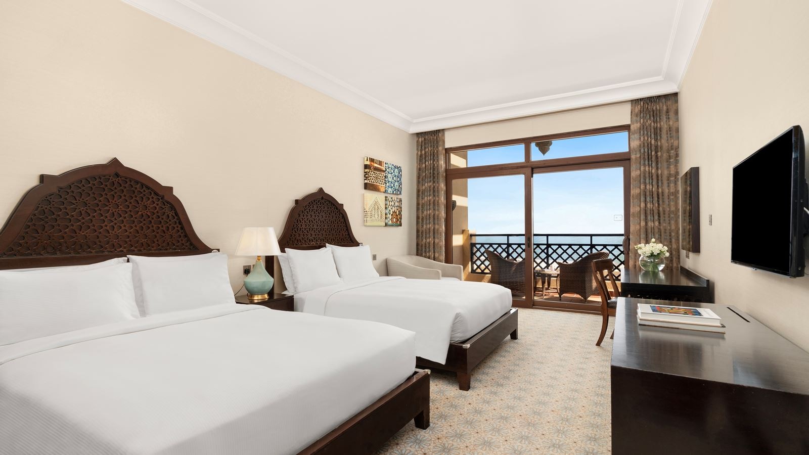 rooms-family-room-sea-view