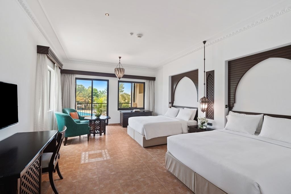 rooms-family-room-pool-view