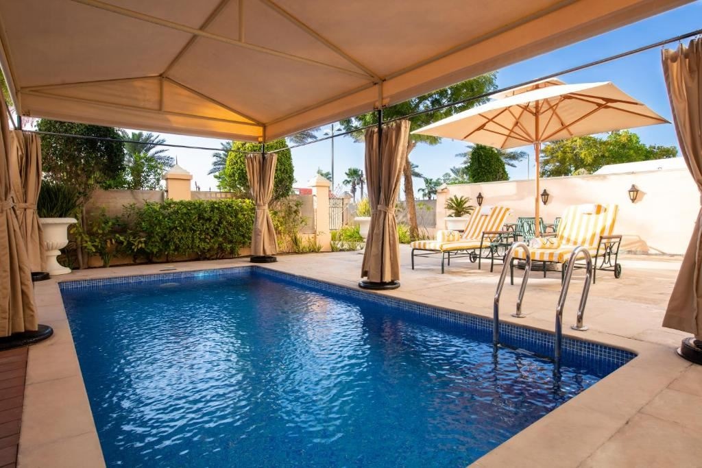 rooms-2-bedroom-family-suite-with-private-pool