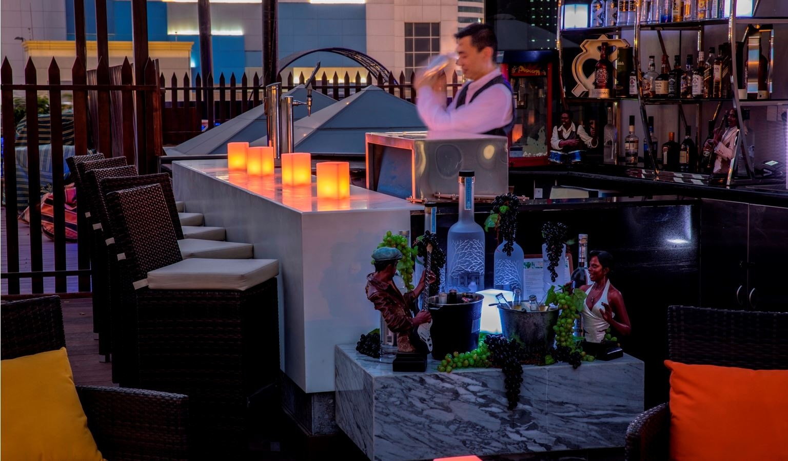 bars-la-terrasse-pool-deck