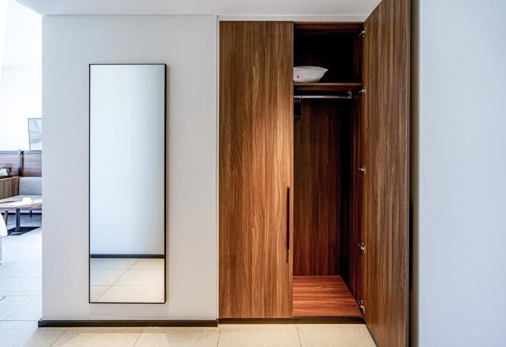 rooms-plus+-room