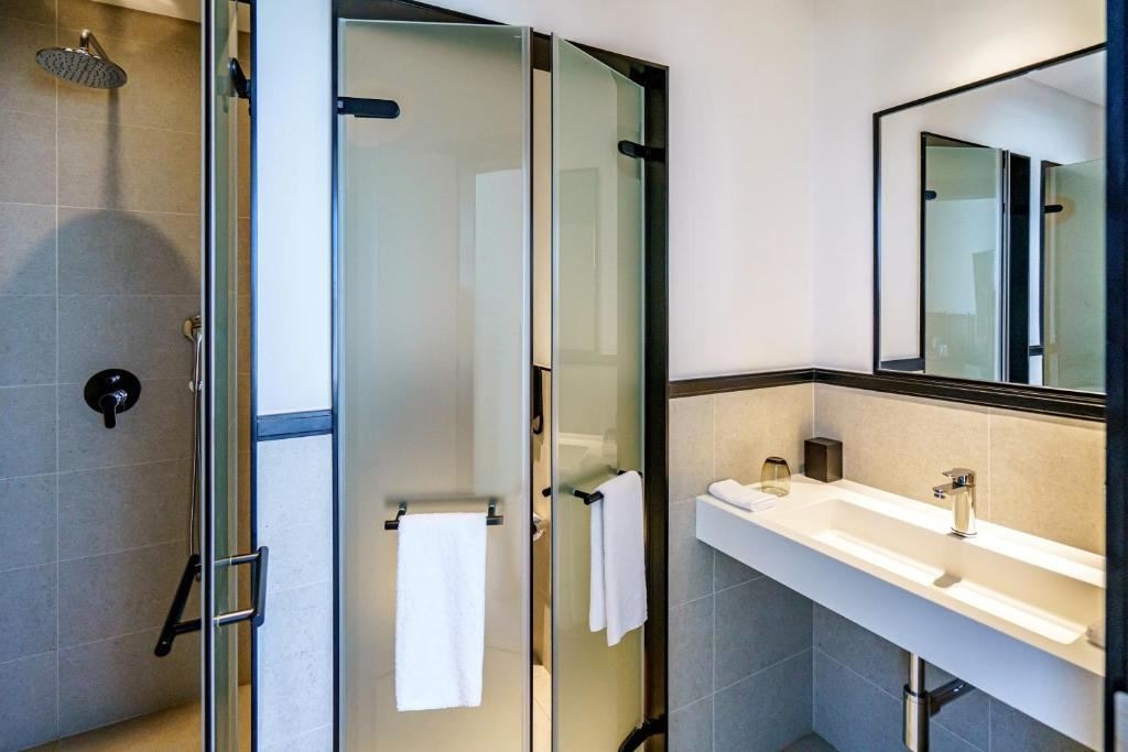 rooms-plus+-room
