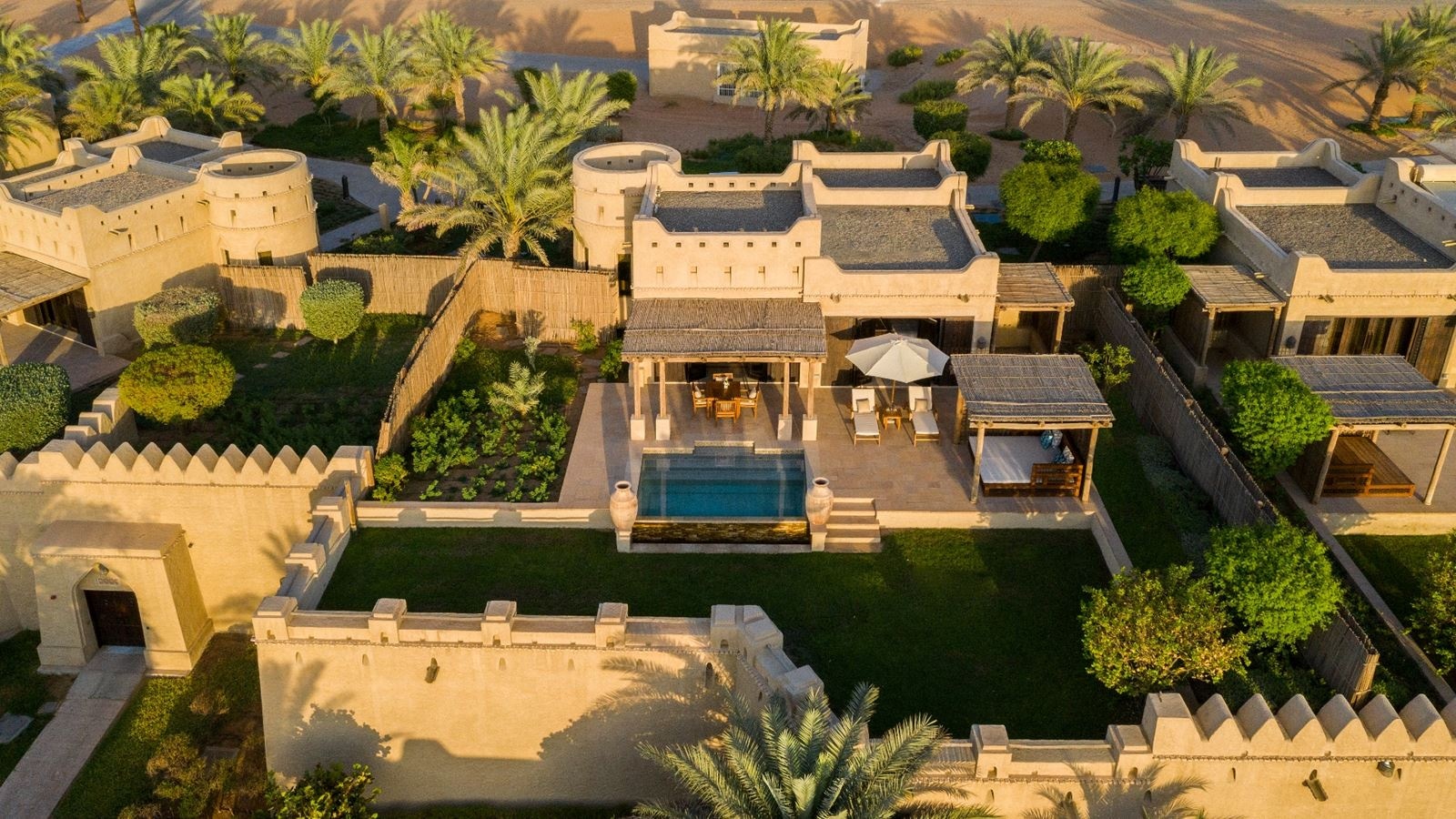 rooms-one-bedroom-anantara-pool-villa