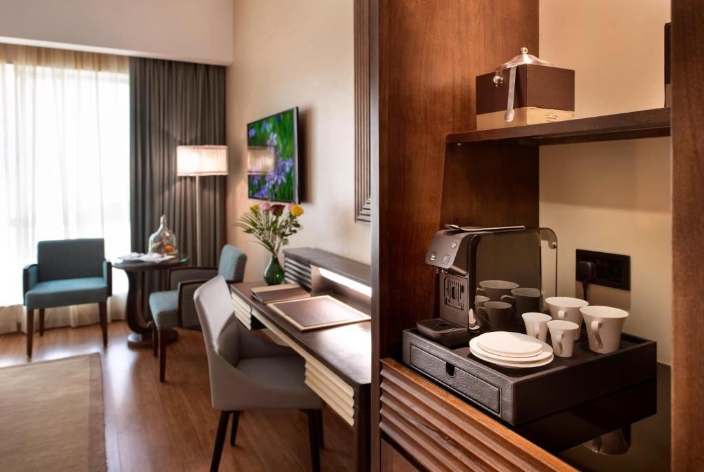 rooms-deluxe-room-marina-view-twin