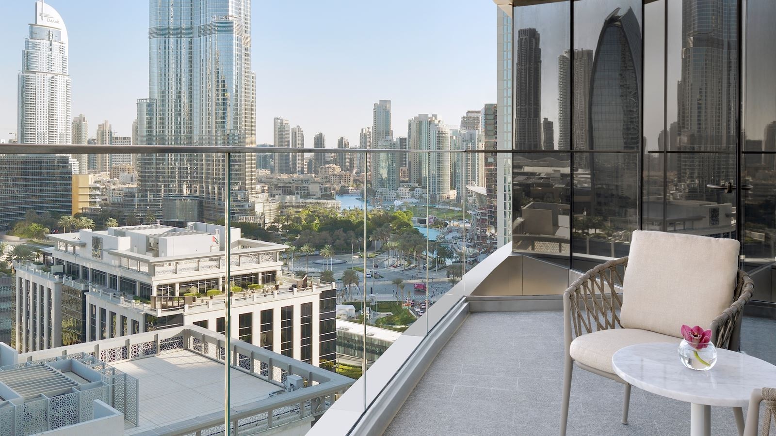rooms-club-burj-view-room