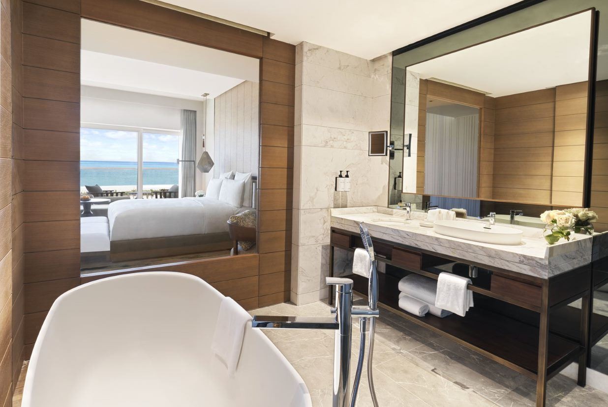 rooms-one-bedroom-suite-club-infinity-ocean-view