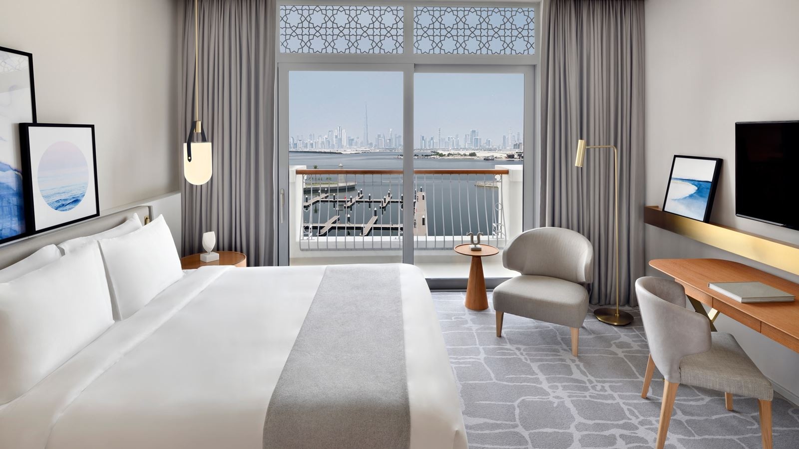 rooms-deluxe-marina-view-with-balcony