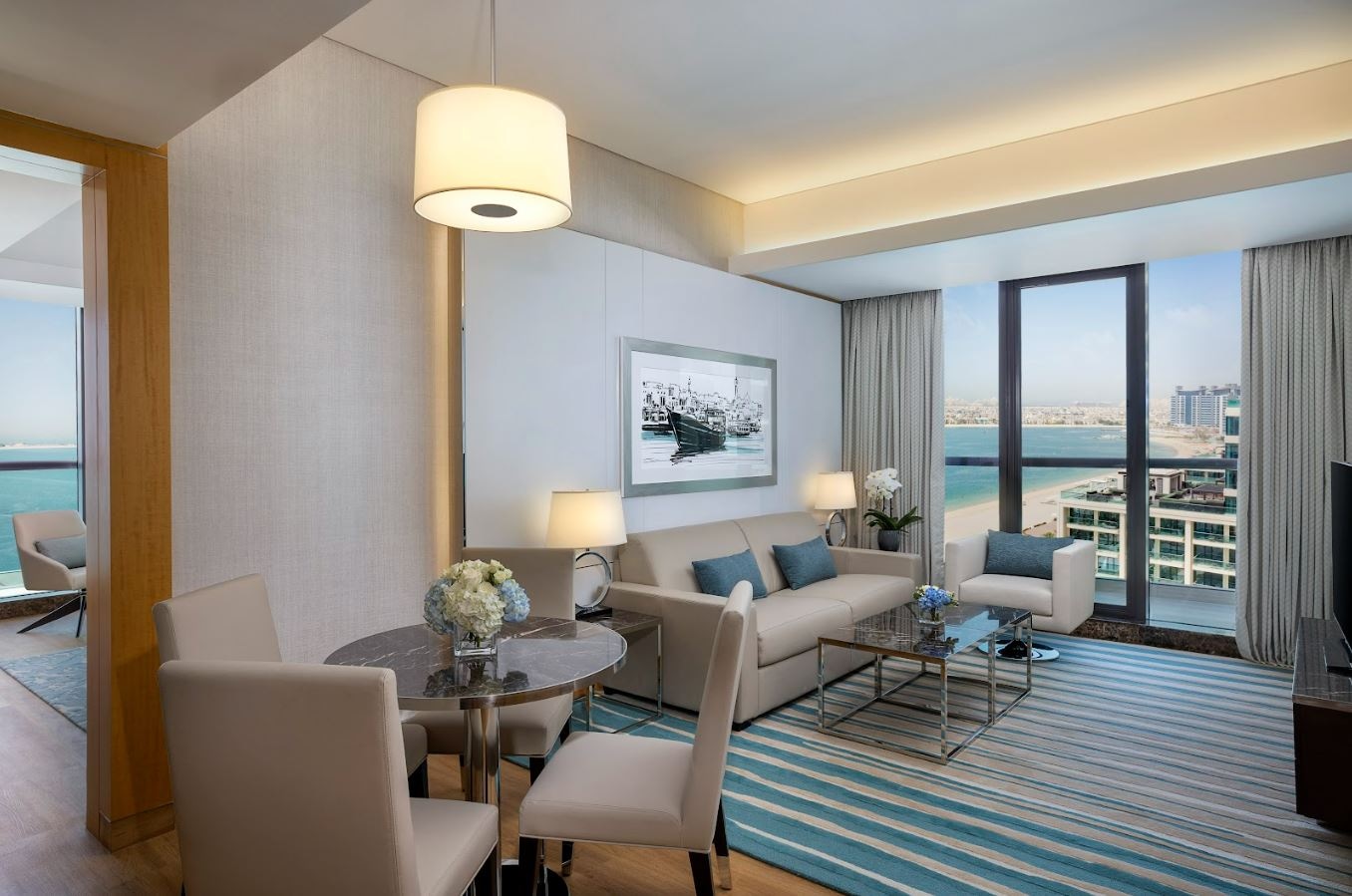 rooms-king-deluxe-one-bedroom-suite-sea-view