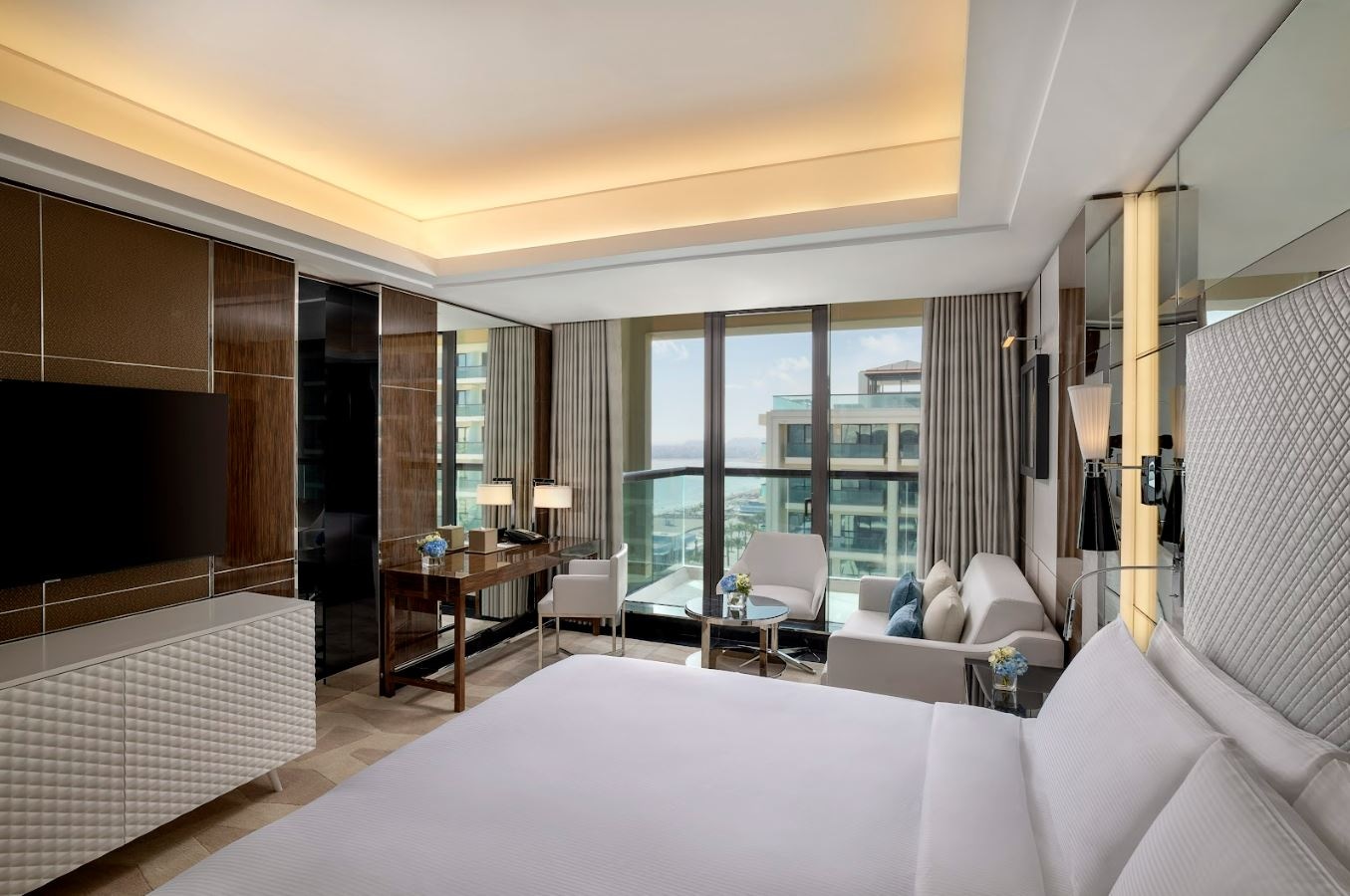 rooms-royal-suite-with-sea-view