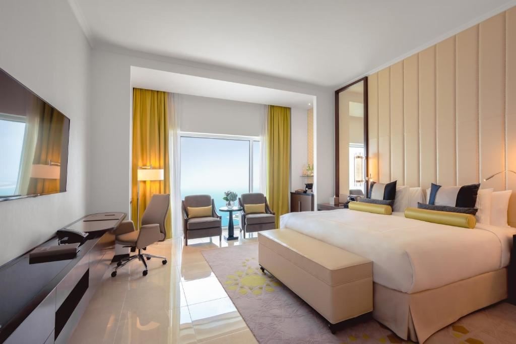 rooms-two-bedroom-family-room-courtyard--corniche-view