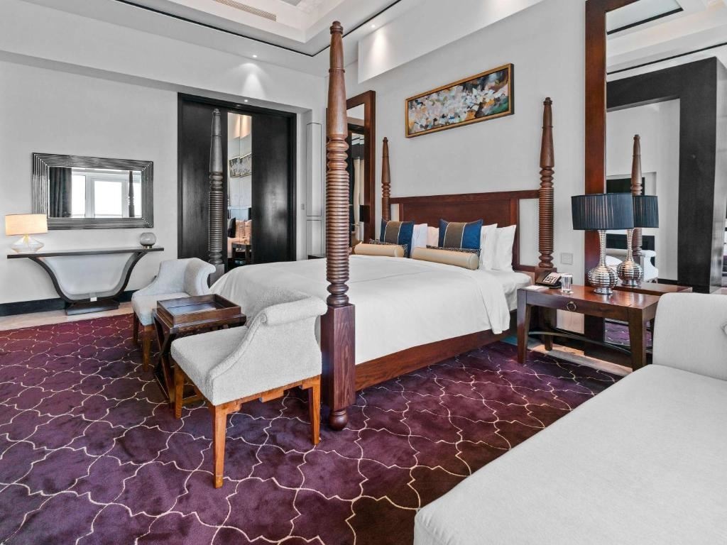 rooms-fourbedroom-royal-suite