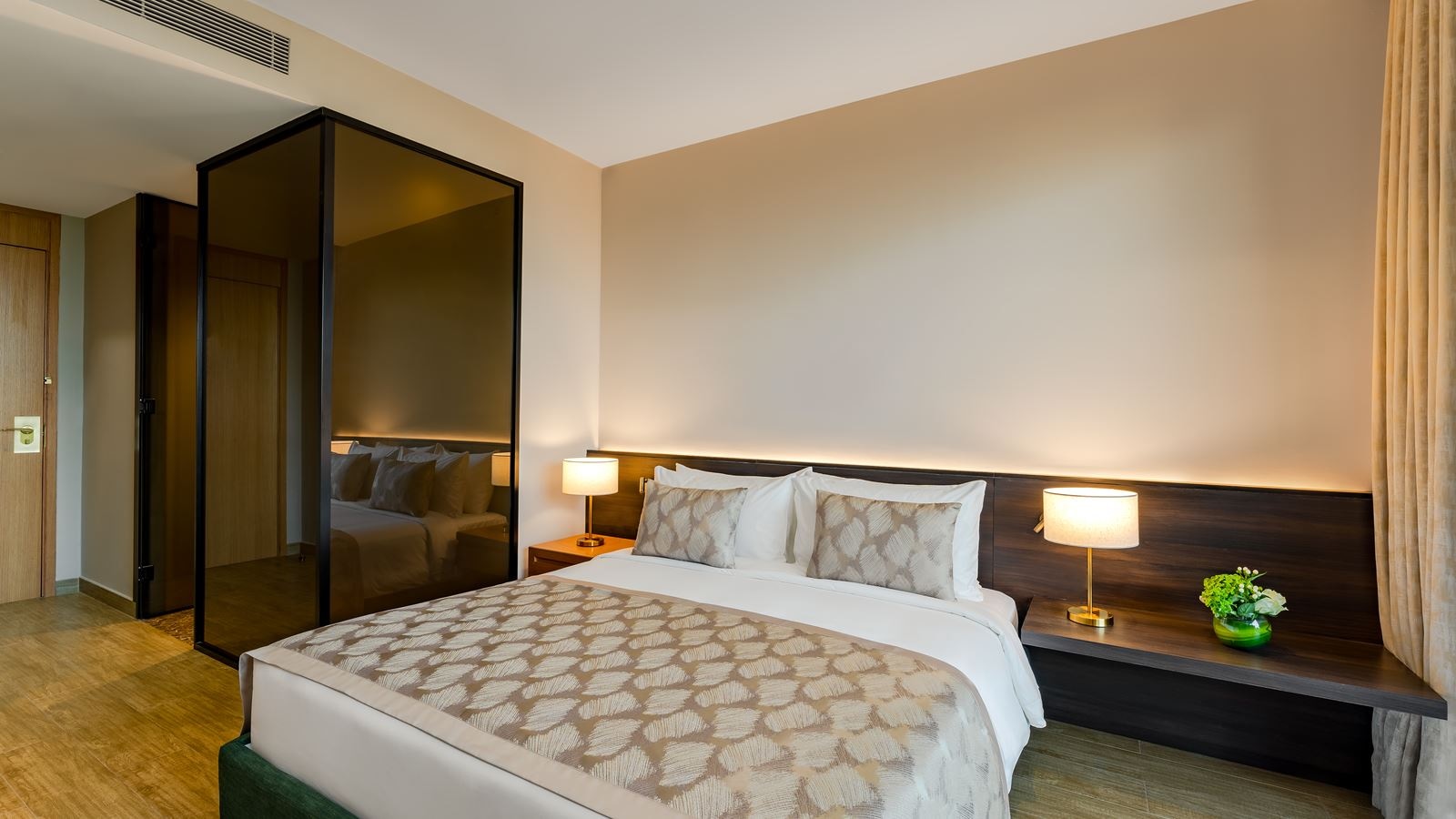 rooms-deluxe-room