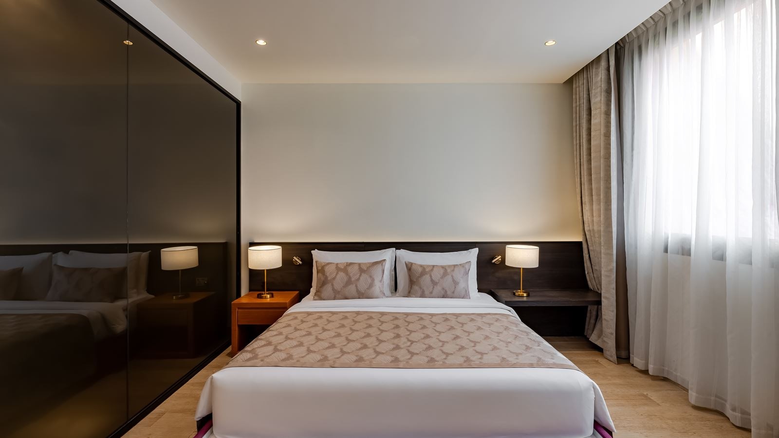 rooms-deluxe-room