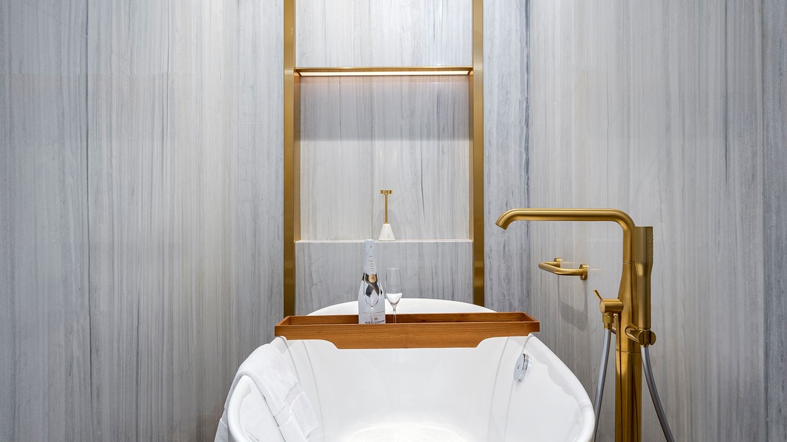 rooms-monaco-suite