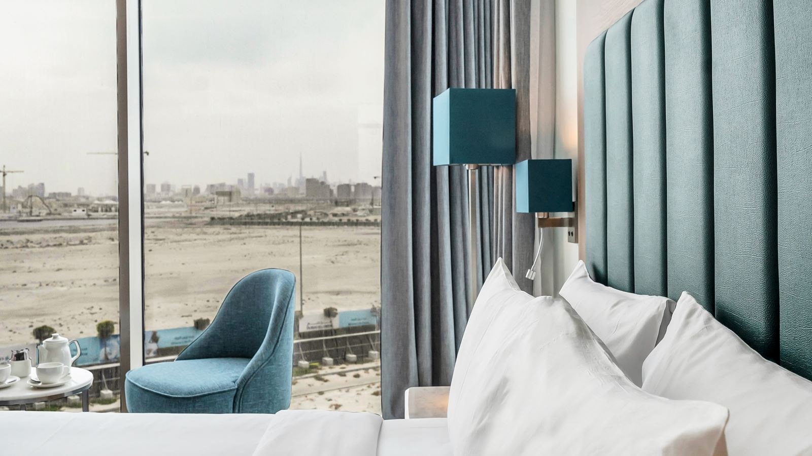 rooms-deluxe-room-city-view