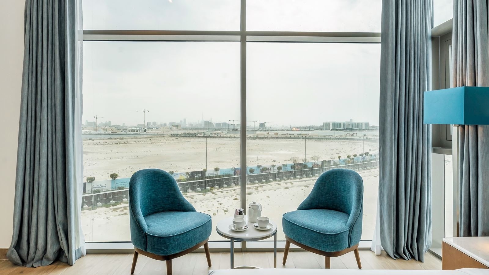 rooms-deluxe-room-city-view