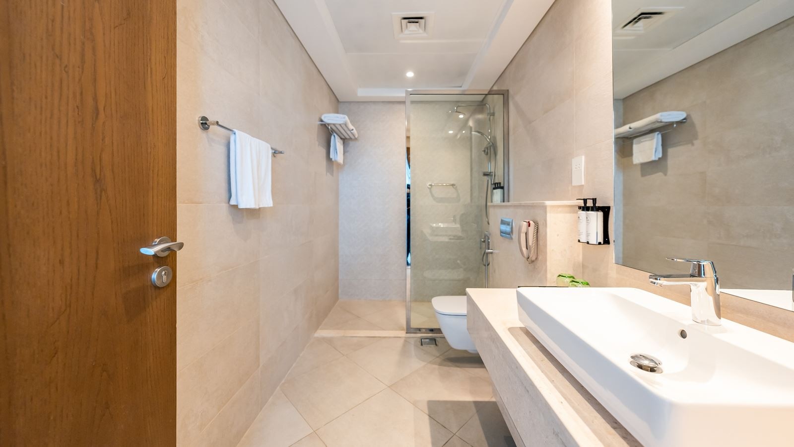 rooms-deluxe-room-city-view