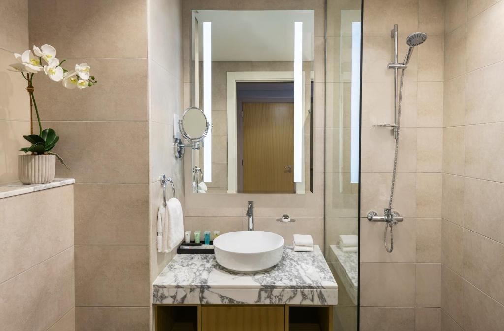 rooms-2-bedroom-canal-view