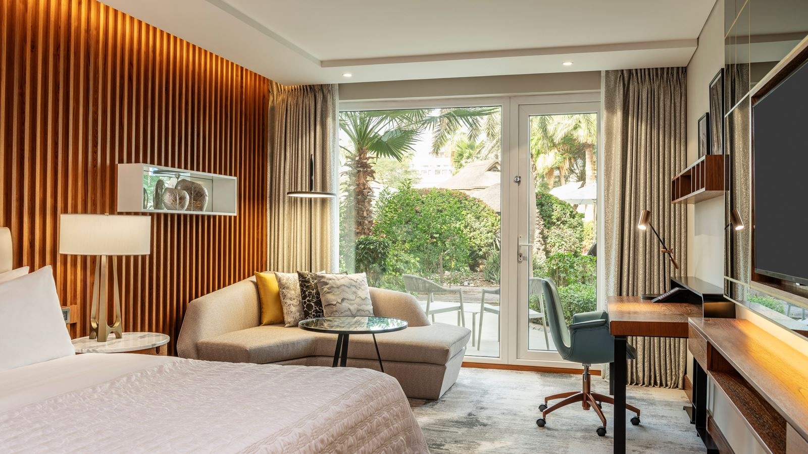 rooms-deluxe-room