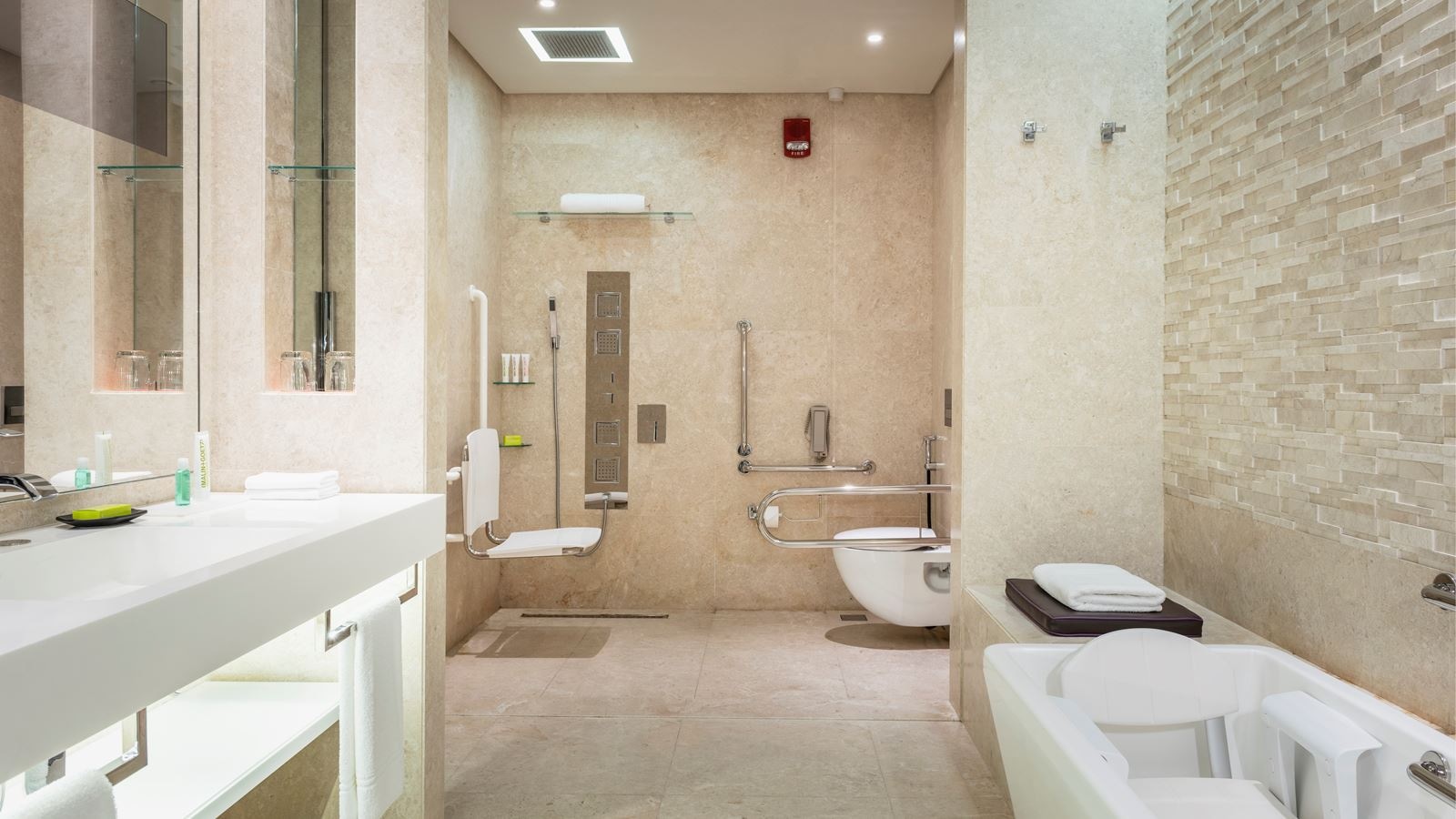 rooms-le-royal-club-room