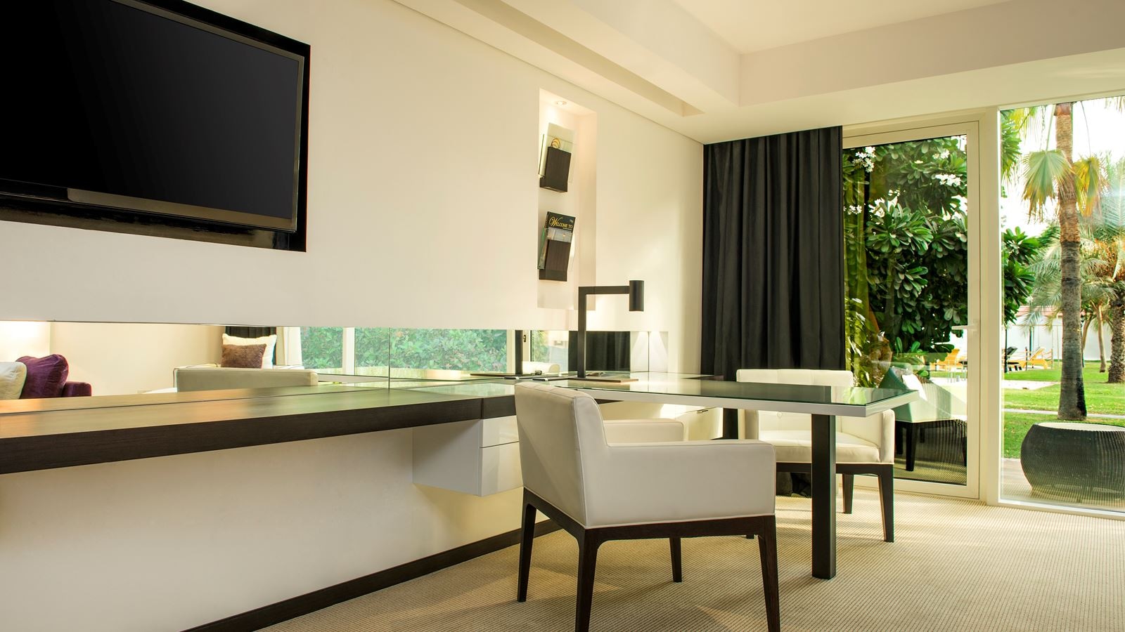 rooms-le-royal-club-room
