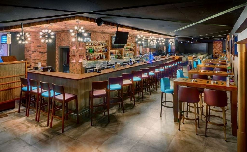 bars-the-huddle-sports-bar