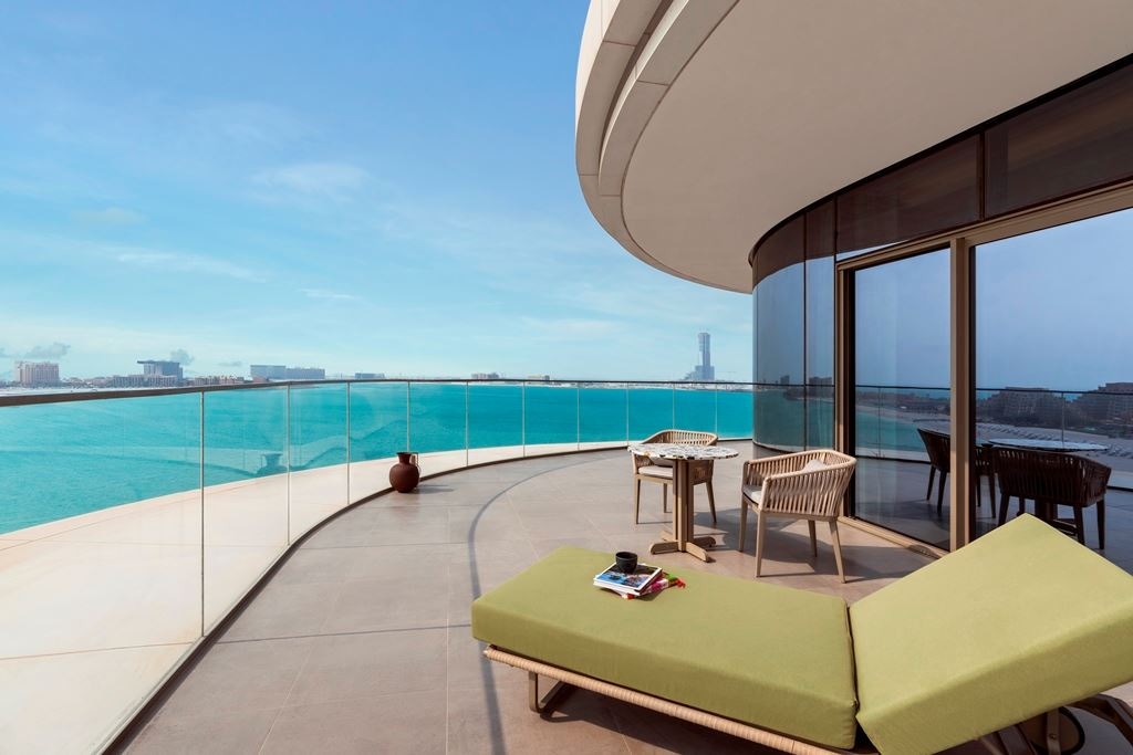 rooms-one-bedroom-collection-corner-suite