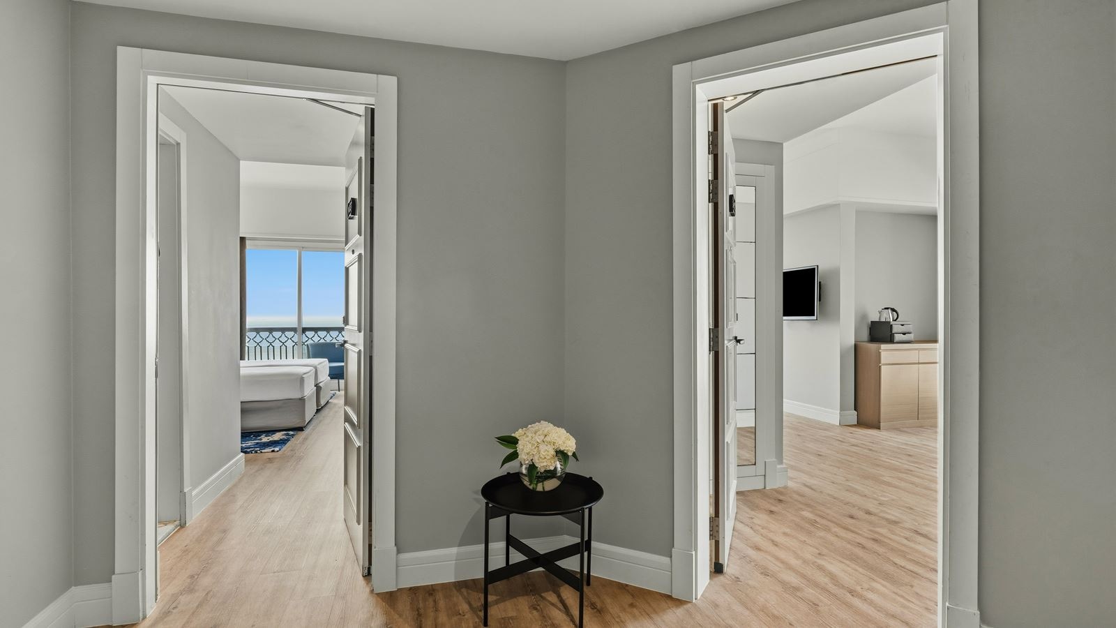 rooms-interconnecting-family-suite-with-sea-or-pool-view