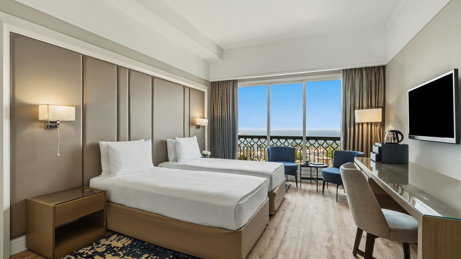 rooms-interconnecting-family-suite-with-sea-or-pool-view