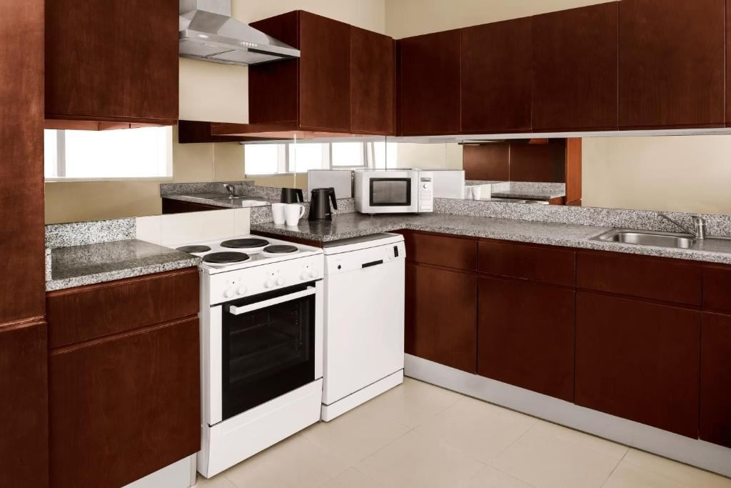 rooms-3-broom-suite