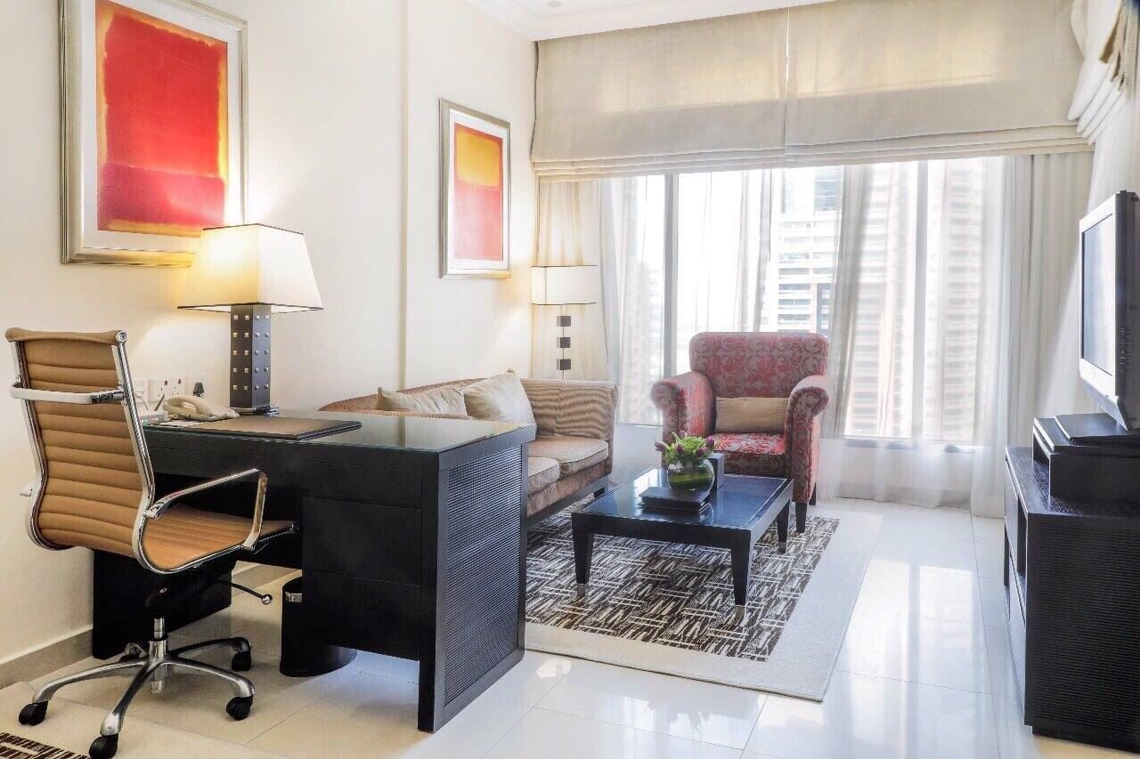 rooms-1-bedroom-apartment-skyline-view