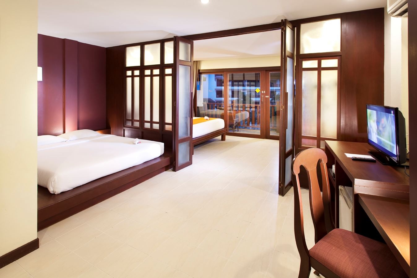 rooms-deluxe-pool-view