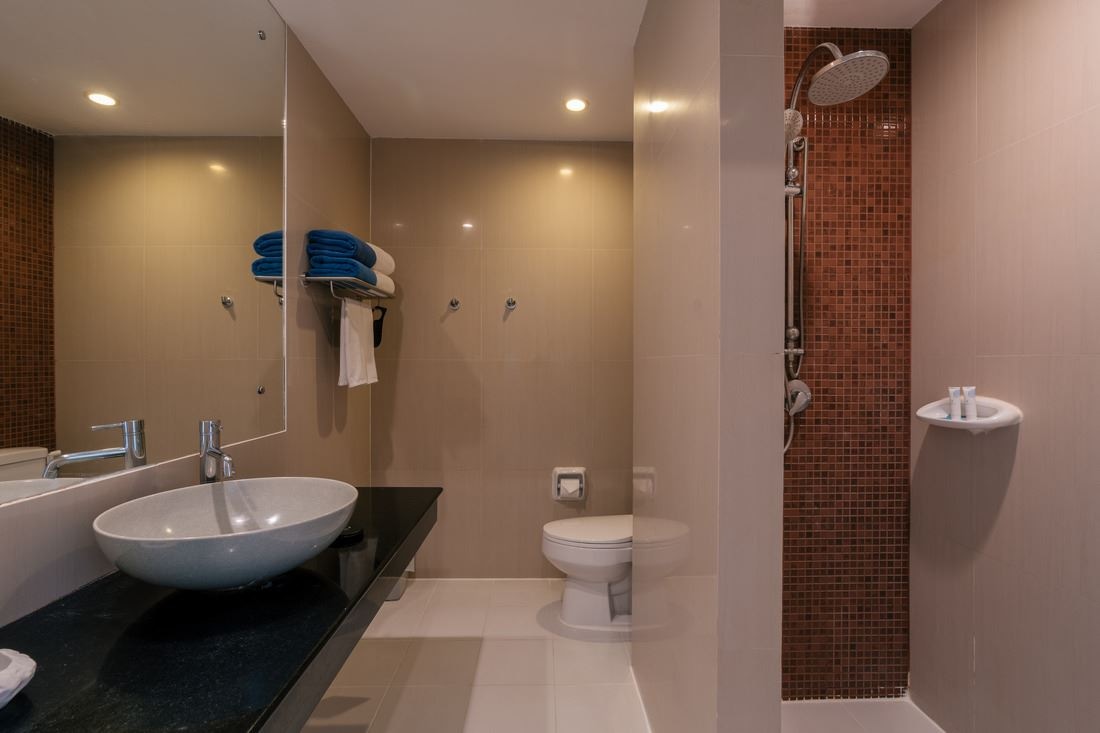 rooms-pool-access-garden-view