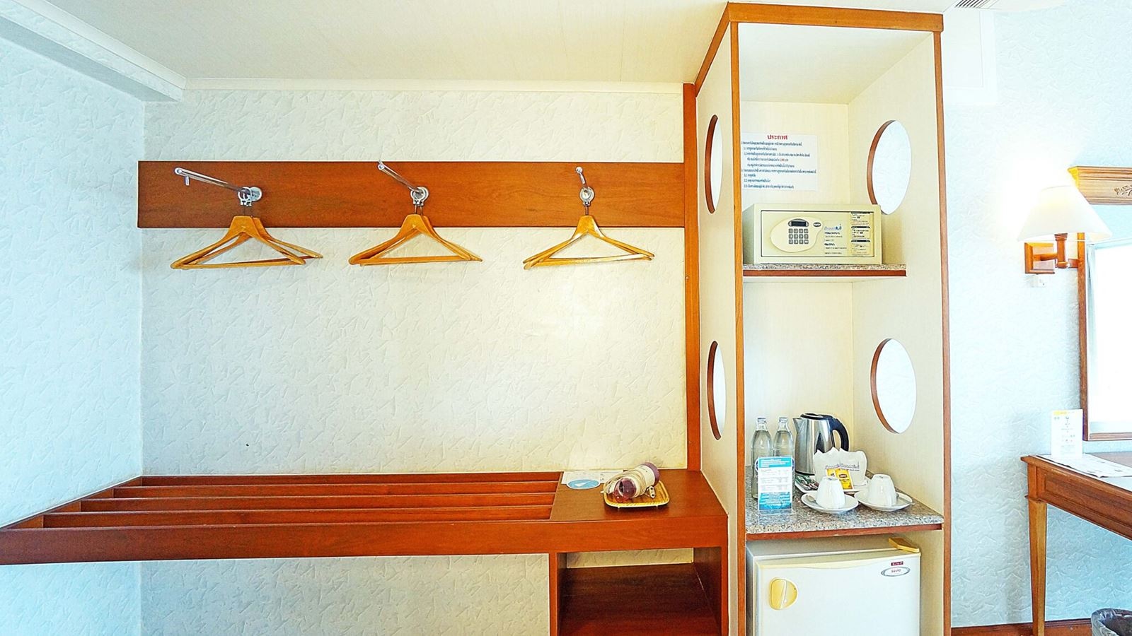 rooms-deluxe-room